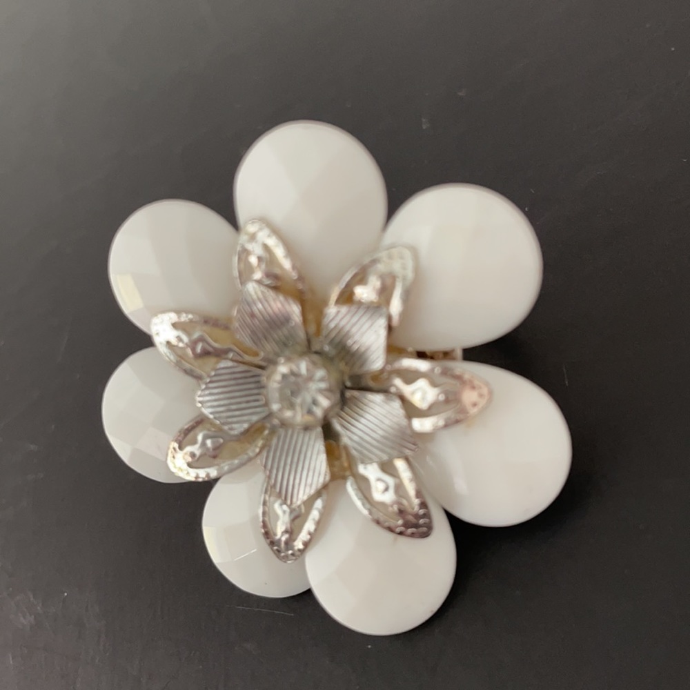 BOHM RING WHITE FACETED PETAL RING MADE IN PARIS - Picture 3 of 8
